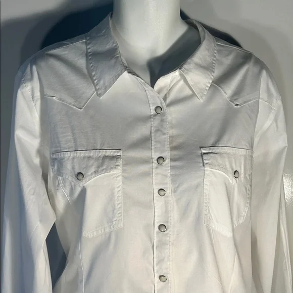 Wrangler White Top with Brown Logo Tag - Picture 7 of 10